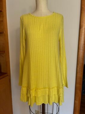 OSO Casuals Bright Yellow Ruffled Hem Long Sleeve Tunic Knit Rayon Light Sweater